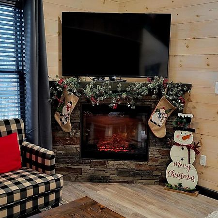 Lil Cabin In The Cove! Mtn Views, Theater, Hot Tub, Games, King Beds, Prime Location! セバービル エクステリア 写真