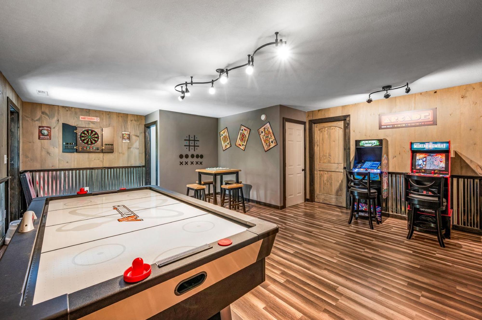 Lil Cabin In The Cove! Mtn Views, Theater, Hot Tub, Games, King Beds, Prime Location! セバービル エクステリア 写真