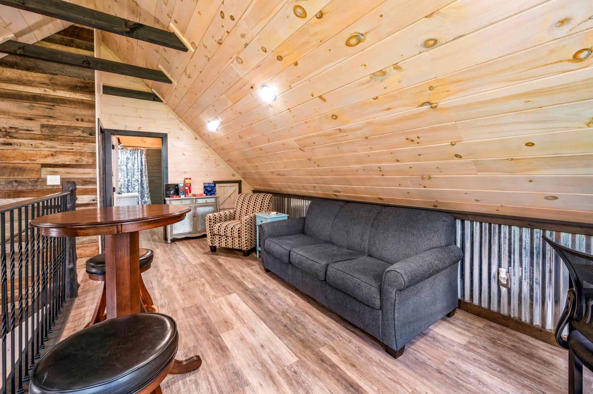 Lil Cabin In The Cove! Mtn Views, Theater, Hot Tub, Games, King Beds, Prime Location! セバービル エクステリア 写真
