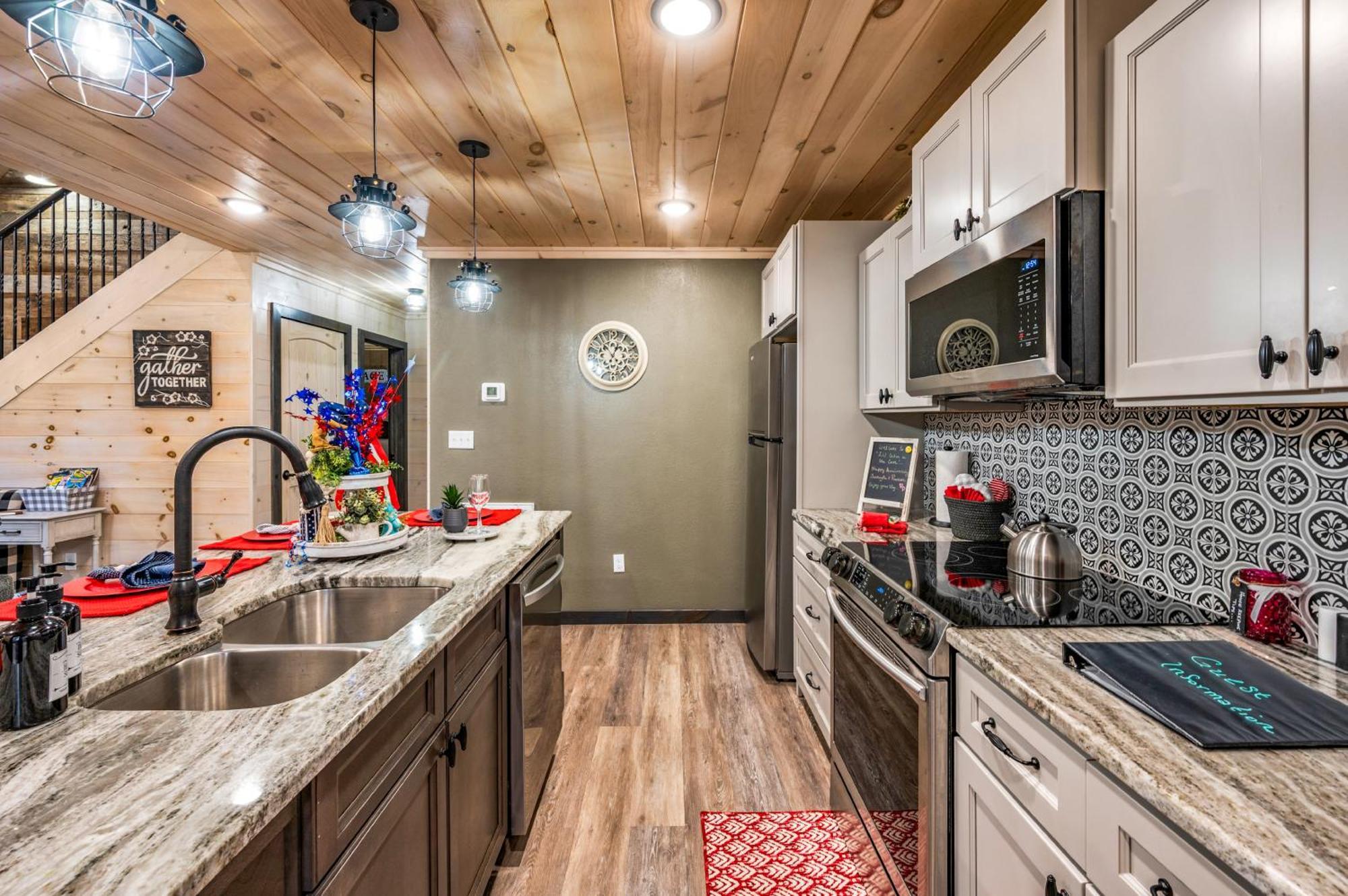 Lil Cabin In The Cove! Mtn Views, Theater, Hot Tub, Games, King Beds, Prime Location! セバービル エクステリア 写真