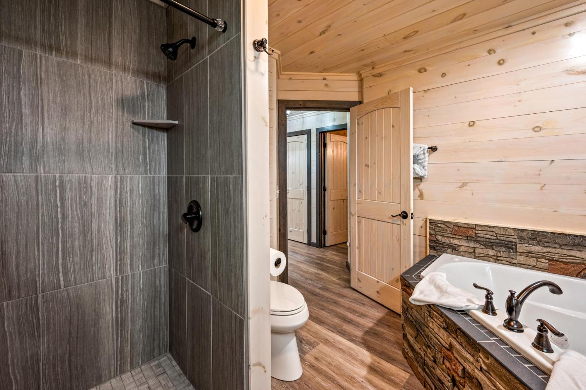 Lil Cabin In The Cove! Mtn Views, Theater, Hot Tub, Games, King Beds, Prime Location! セバービル エクステリア 写真
