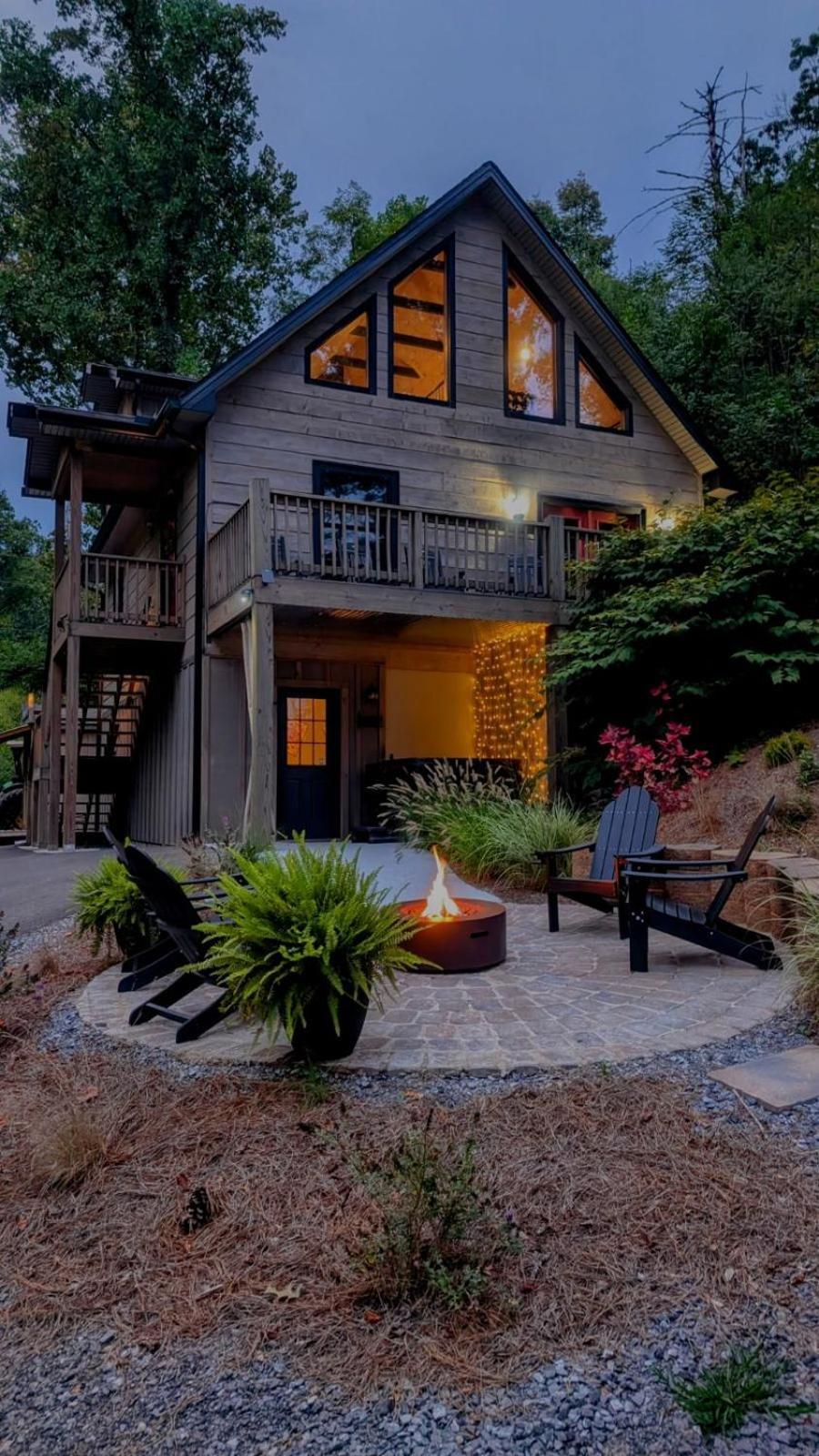 Lil Cabin In The Cove! Mtn Views, Theater, Hot Tub, Games, King Beds, Prime Location! セバービル エクステリア 写真