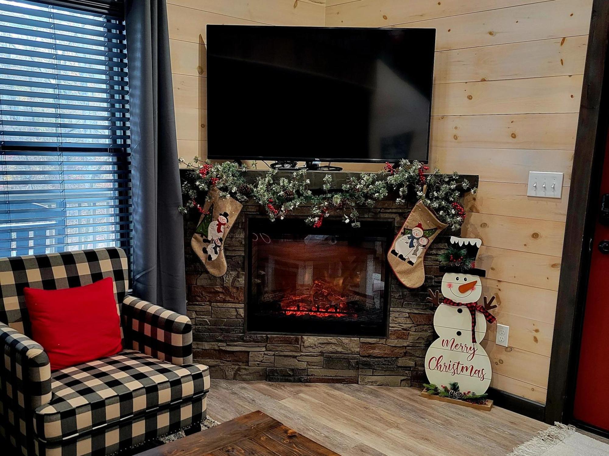 Lil Cabin In The Cove! Mtn Views, Theater, Hot Tub, Games, King Beds, Prime Location! セバービル エクステリア 写真